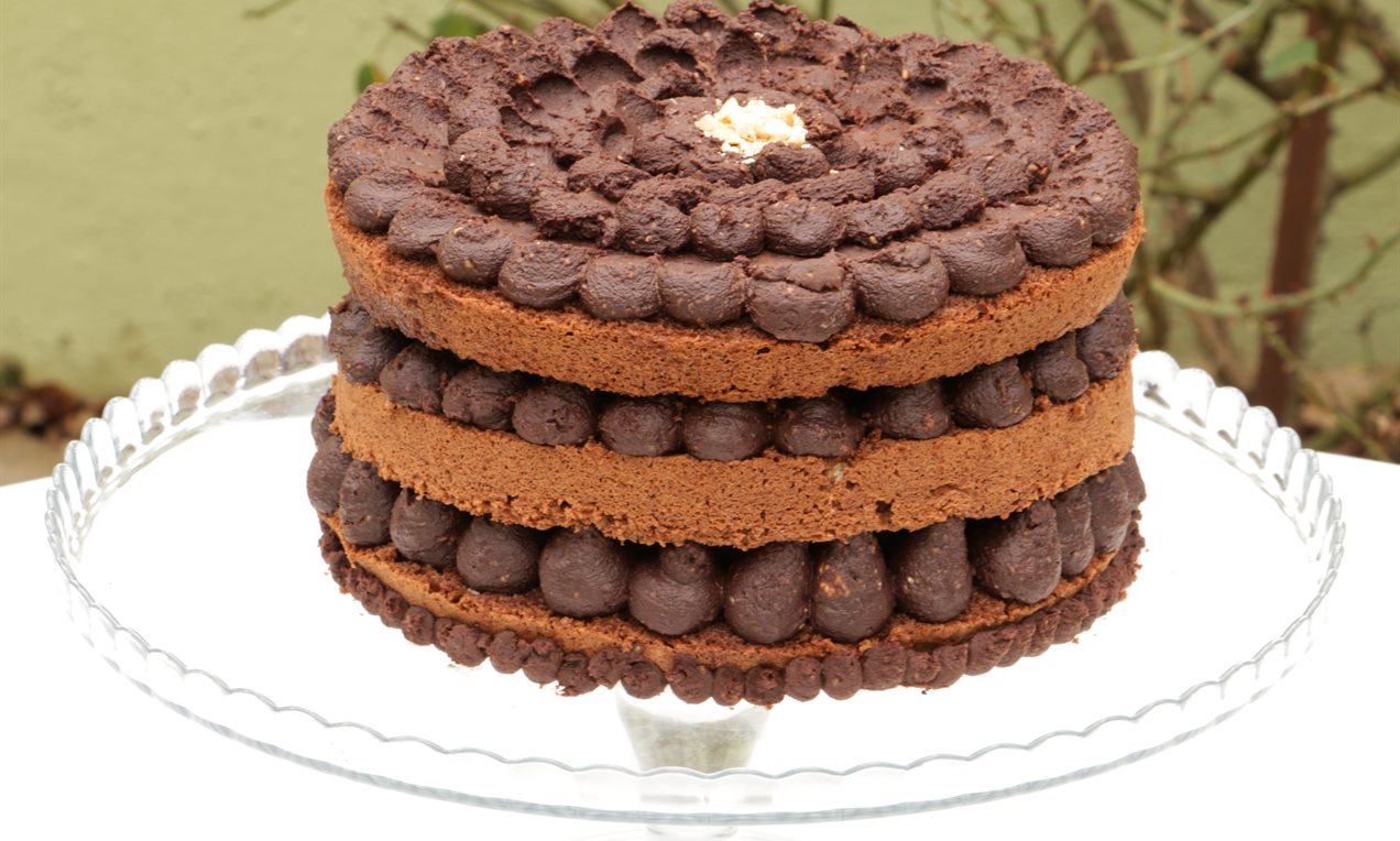Naked de Chocolate com Ganache de Amendoim