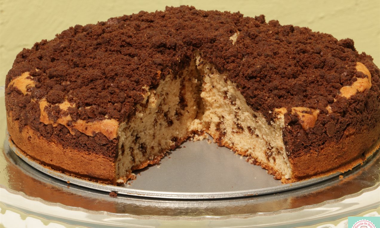 Bolo formigueiro com crosta de chocolate