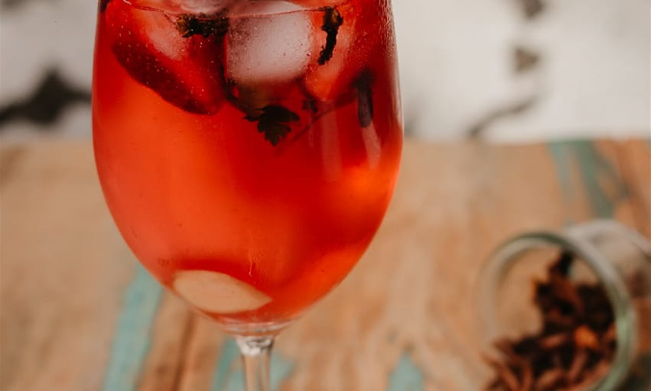 Gin tônica com chá de morango