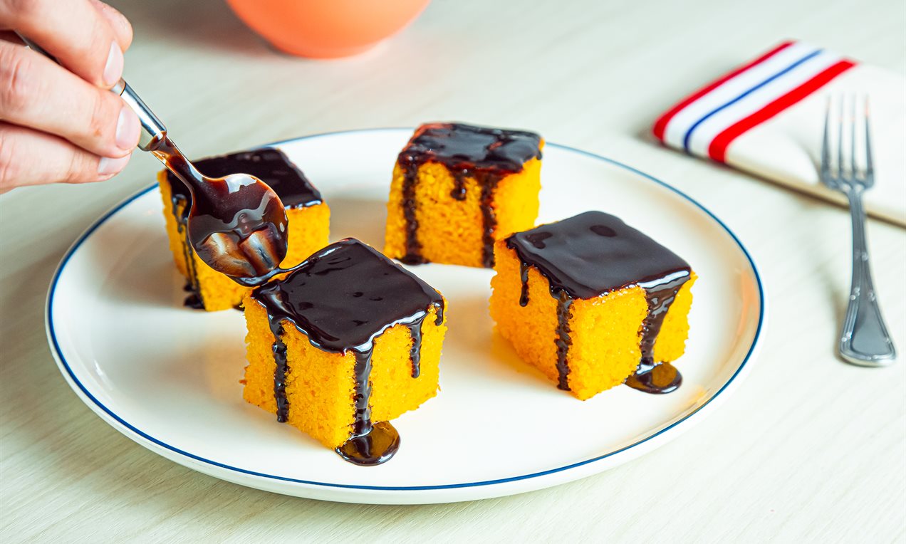 Bolo de Cenoura com Cobertura de Chocolate